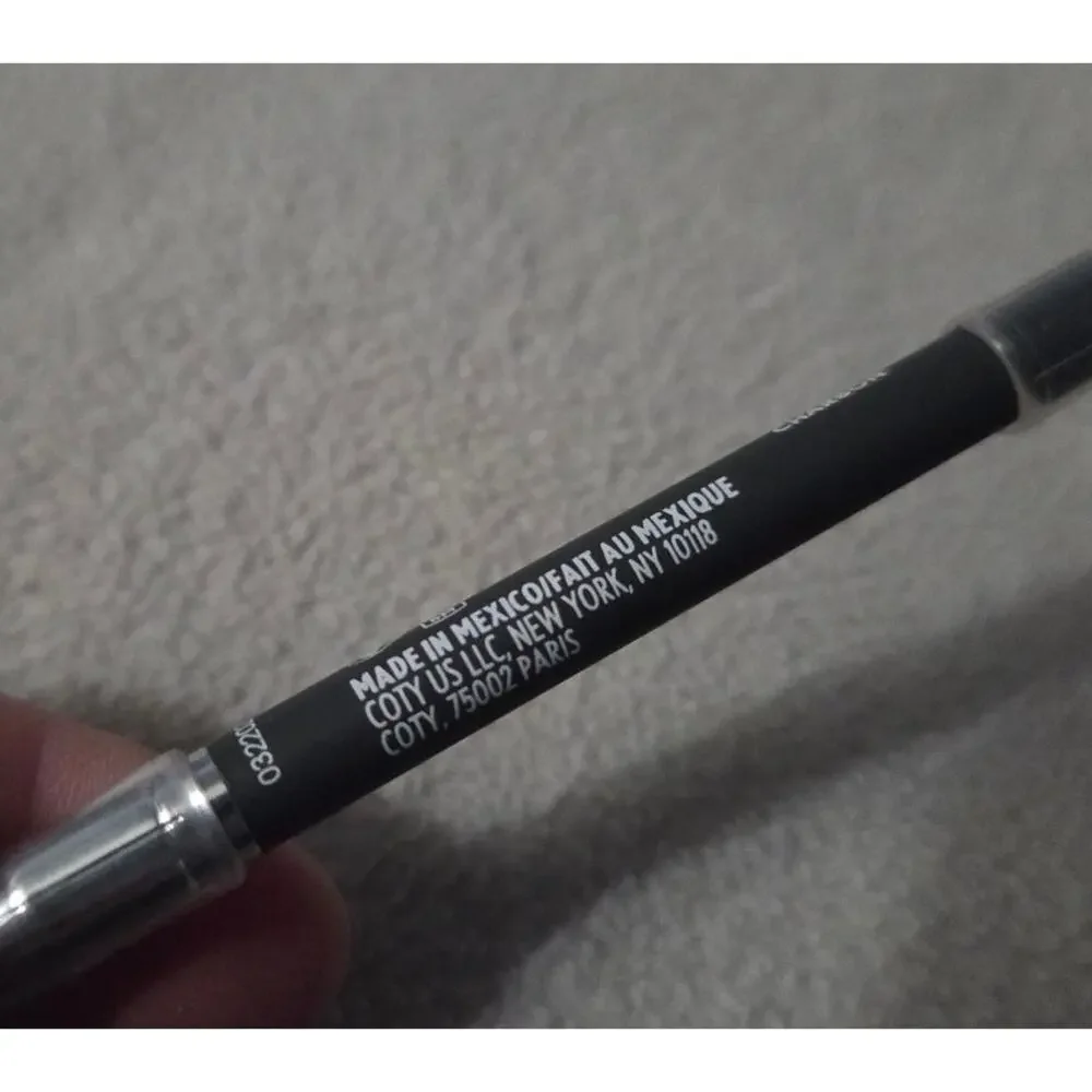 NEW CoverGirl Perfect Blend Eye Makeup Pencil .03 Oz #105 Charcoal Eyeliner